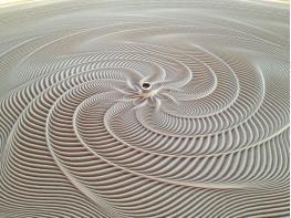 브루스 샤피로( Bruce Shapiro)의 키네틱 모래 테이블 (New Kinetic Sand Tables)  기사 이미지